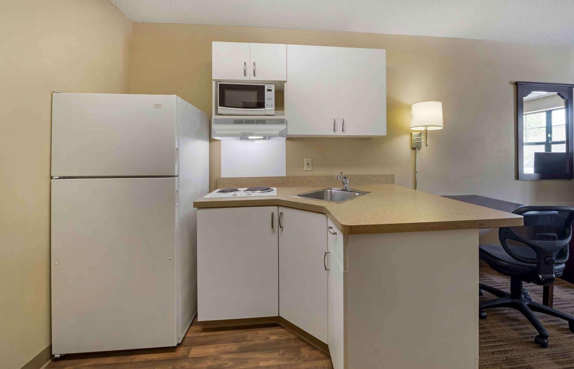 Extended America - - Nw Expressway Hotel